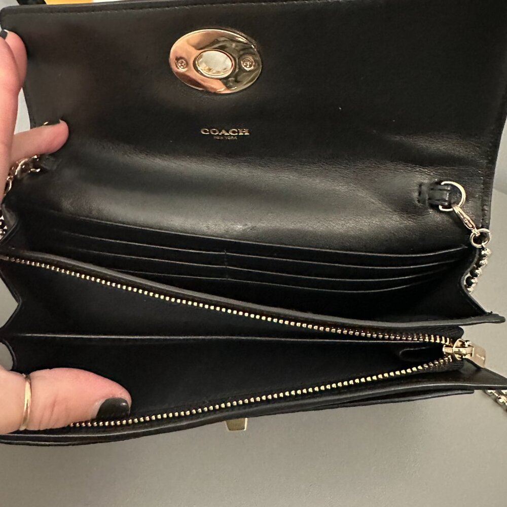 COACH Turnlock Slim Wallet on a chain - Picture 4 of 5